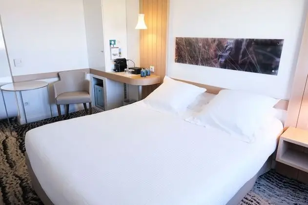 Tek Büyük Yataklı Oda, Havuz Kullanımı, Deniz Manzaralı