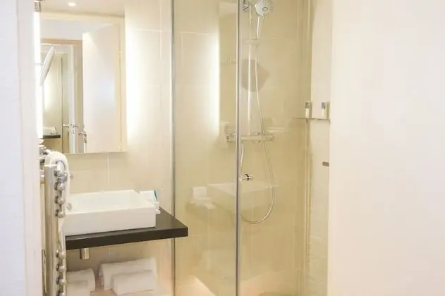 Tek Büyük Yataklı Oda, Havuz Kullanımı, Şehir Manzaralı