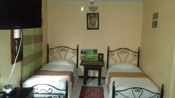 İki Ayrı Yataklı Oda, Sigara İçilmez