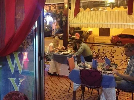 İki Ayrı Yataklı Oda, Sigara İçilmez