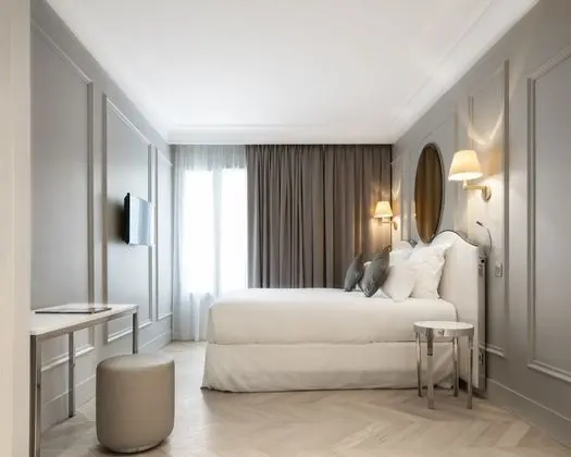 Standard Tek Büyük Yataklı Oda