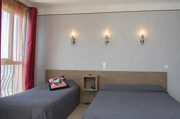 Üç Kişilik Oda, Deniz Manzaralı