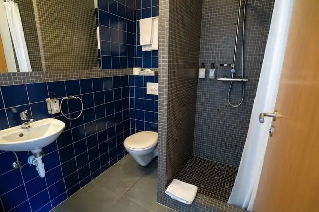 Üç Kişilik Oda