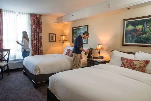 Classic Oda, 2 Büyük (Queen) Boy Yatak