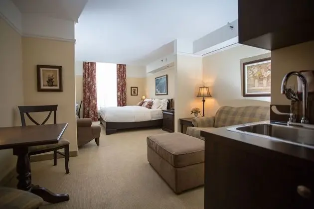 Junior Süit, 1 En Büyük (King) Boy Yatak ve Çekyat