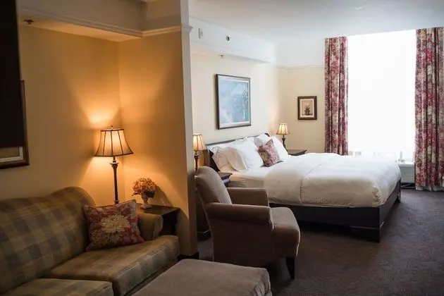 Junior Süit, 1 En Büyük (King) Boy Yatak ve Çekyat