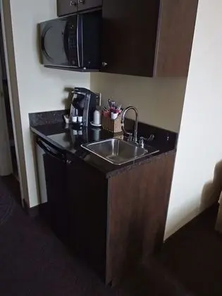 Junior Süit, 1 En Büyük (King) Boy Yatak ve Çekyat