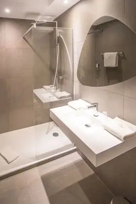 Tek Büyük Yataklı Oda, Dağ Manzaralı