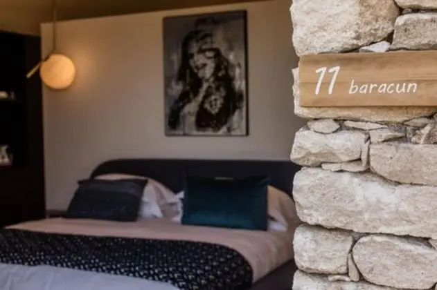 Süit, Sıcak Su Havuzu