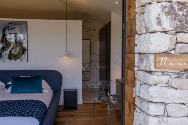 Süit, Sıcak Su Havuzu