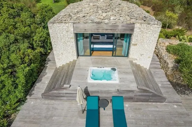 Süit, Sıcak Su Havuzu