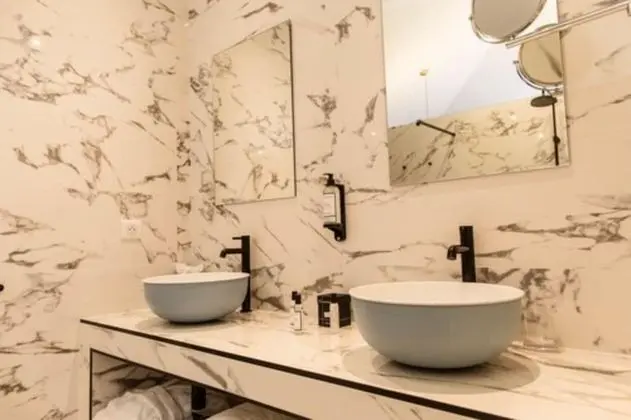 Süit, Sıcak Su Havuzu