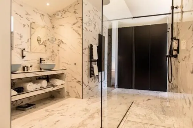 Süit, Sıcak Su Havuzu