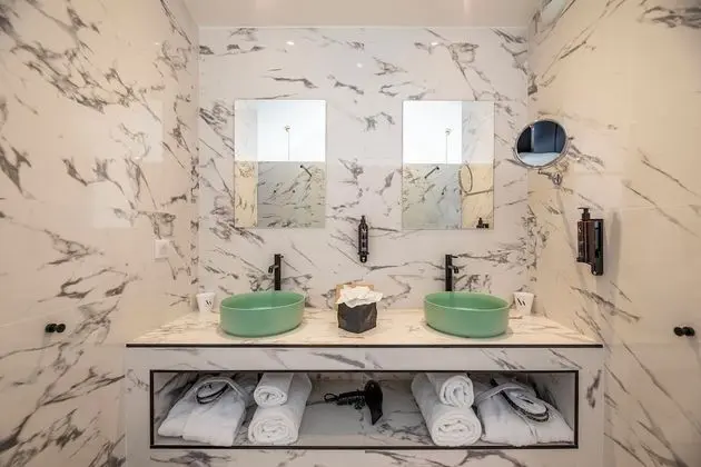 Süit, Sıcak Su Havuzu