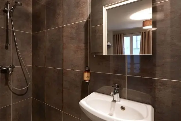 Üç Kişilik Oda, Özel Banyo