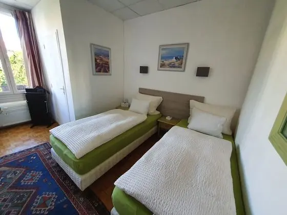 Üç Kişilik Oda