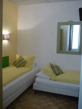 Üç Kişilik Oda