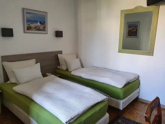 Üç Kişilik Oda