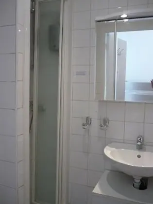 Üç Kişilik Oda