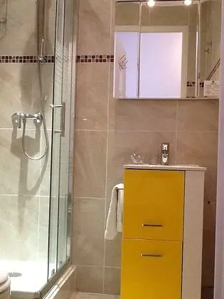 Üç Kişilik Oda