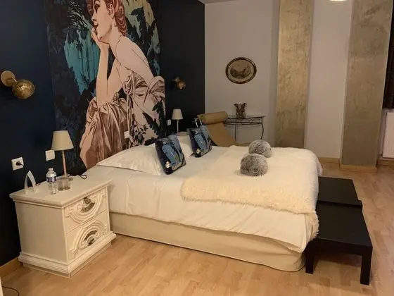 Premium Tek Büyük Yataklı Oda