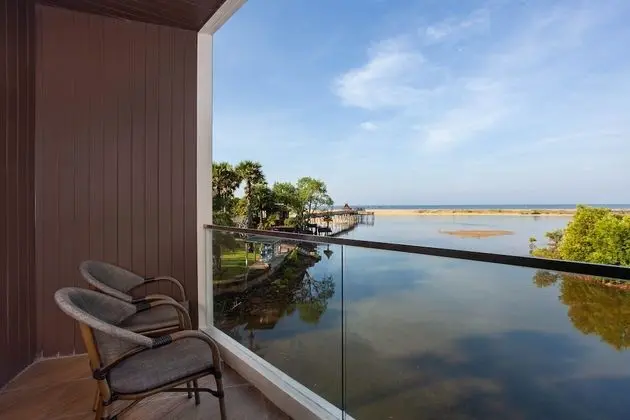 Deluxe Seaview (Modern Style)
