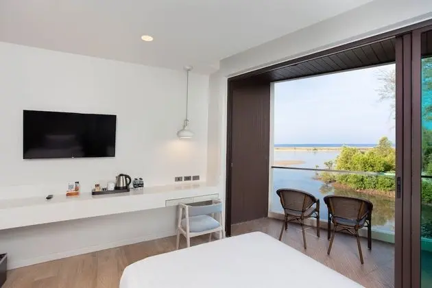 Deluxe Seaview (Modern Style)