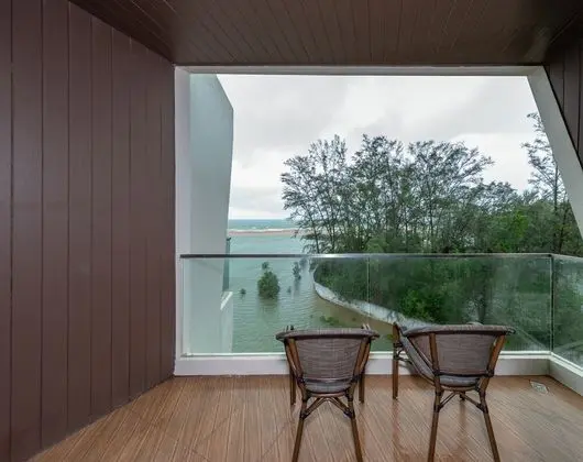 Deluxe Seaview (Modern Style)