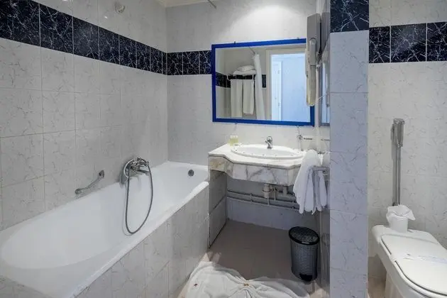 Standard Tek Büyük Yataklı Oda