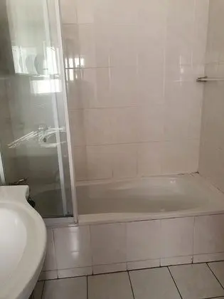 Luxury Oda, 1 Büyük (Queen) Boy Yatak (2)