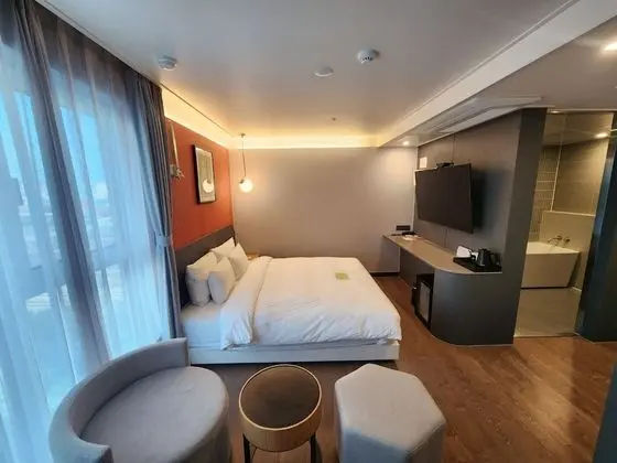 Deluxe Tek Büyük Yataklı Oda