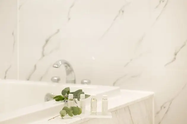 Deluxe Tek Büyük Yataklı Oda (Low Floor)