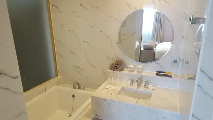 Deluxe Tek Büyük Yataklı Oda (Low Floor)