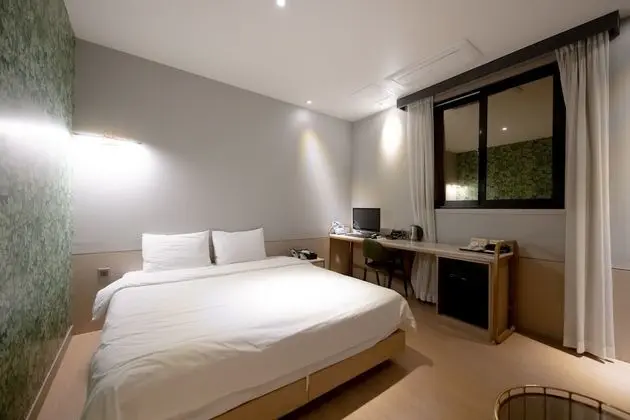 Deluxe Tek Büyük Yataklı Oda