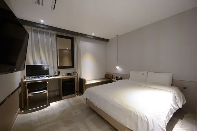 Deluxe Tek Büyük Yataklı Oda