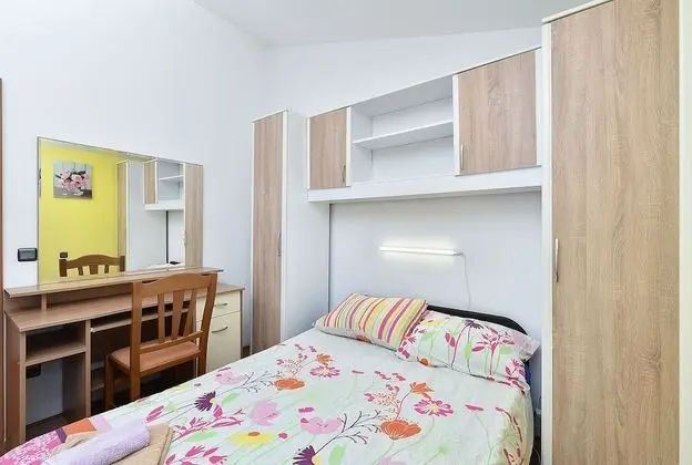 Standard Ev, 6 Yatak Odası (25323)