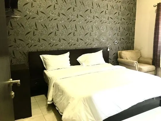 Premium Oda, 1 Büyük (Queen) Boy Yatak, Sigara İçilmez