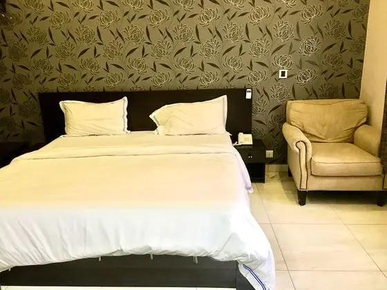 Premium Oda, 1 Büyük (Queen) Boy Yatak, Sigara İçilmez