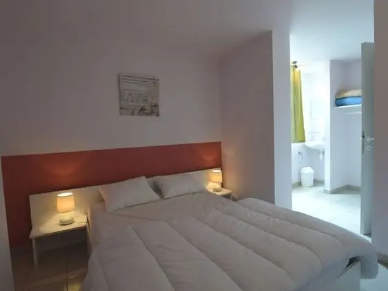 Ev
