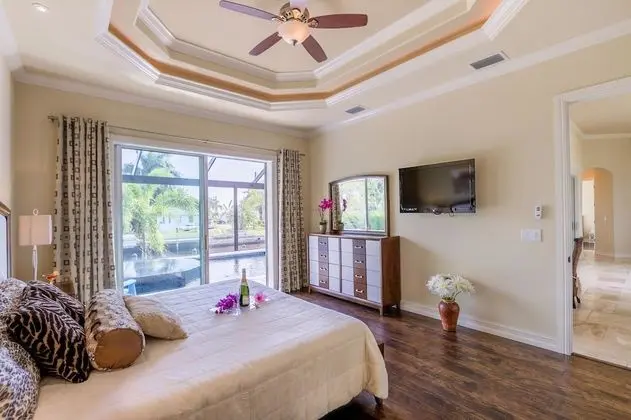 Ev, 4 Yatak Odası, Kişiye Özel Havuzlu, Kanal Manzaralı (3 Bathrooms)