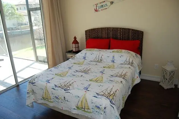 Ev, 4 Yatak Odası, Kişiye Özel Havuzlu, Kanal Manzaralı (3 Bathrooms)