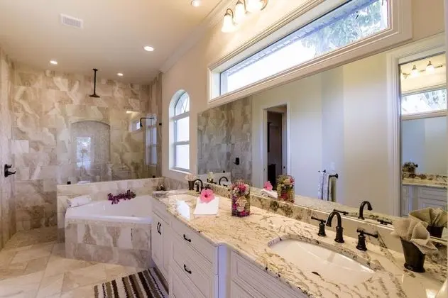 Ev, 4 Yatak Odası, Kişiye Özel Havuzlu, Kanal Manzaralı (3 Bathrooms)