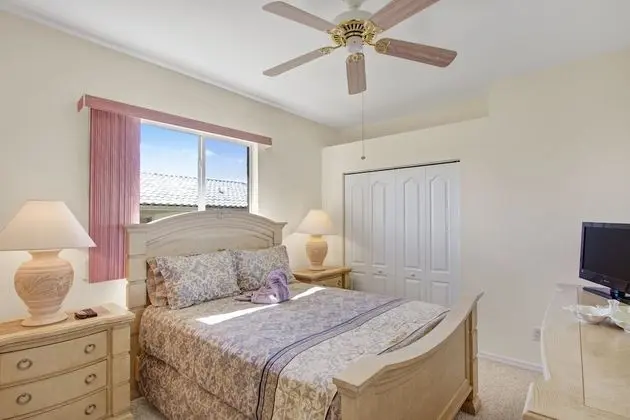 Ev, 4 Yatak Odası, Kişiye Özel Havuzlu, Kanal Manzaralı (2 Bathrooms)