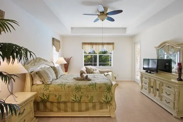 Ev, 4 Yatak Odası, Kişiye Özel Havuzlu, Kanal Manzaralı (2 Bathrooms)