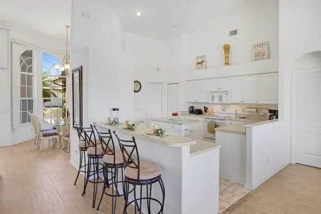 Ev, 4 Yatak Odası, Kişiye Özel Havuzlu, Kanal Manzaralı (2 Bathrooms)
