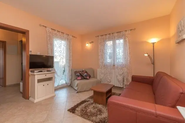 Apart Daire, Bahçe Manzaralı