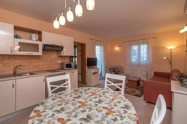 Apart Daire, Bahçe Manzaralı