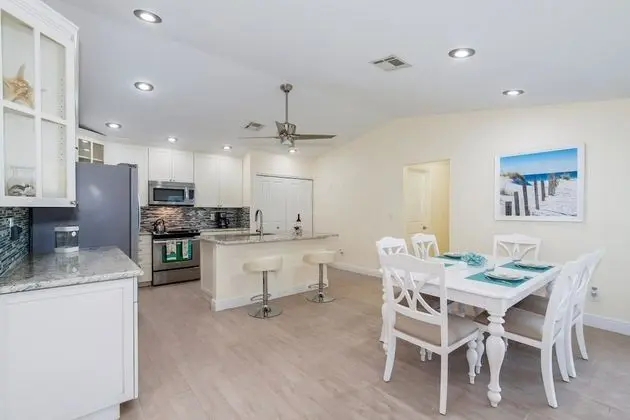 Ev, 3 Yatak Odası, Kişiye Özel Havuzlu, Kanal Manzaralı (2 Bathrooms)
