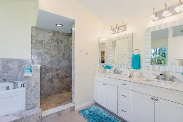 Ev, 3 Yatak Odası, Kişiye Özel Havuzlu, Kanal Manzaralı (2 Bathrooms)