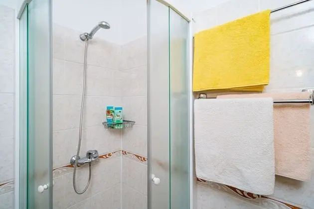 Tek Büyük Yataklı Oda, Veranda, Bahçe Manzaralı